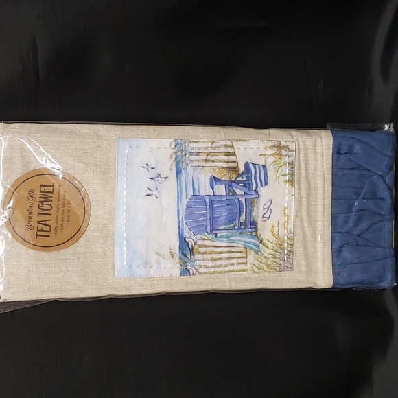 Brownlow Gifts "Beach Chair" by Susan Winget Blue Ruffled Trim 100% Cotton Towel - Picture 1 of 8